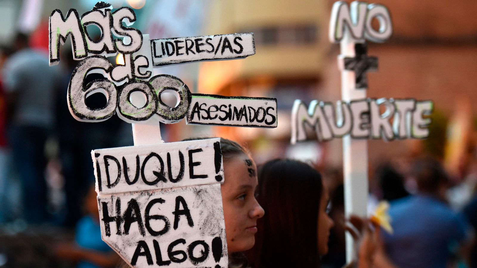 Telediario 1: Los colombianos se manifiestan para denunciar la violencia contra los líderes sociales en el país | RTVE Play