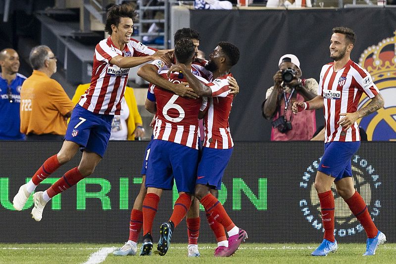 Diego Costa destaca en un Atlético que arrola al Madrid