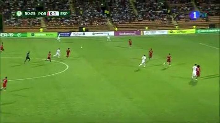 Ferrán Torres anota el segundo con un preciso tiro raso (0-2)