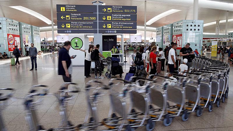 81 vuelos cancelados durante la segunda jornada de huelga del personal de tierra de Iberia en El Prat - ver ahora