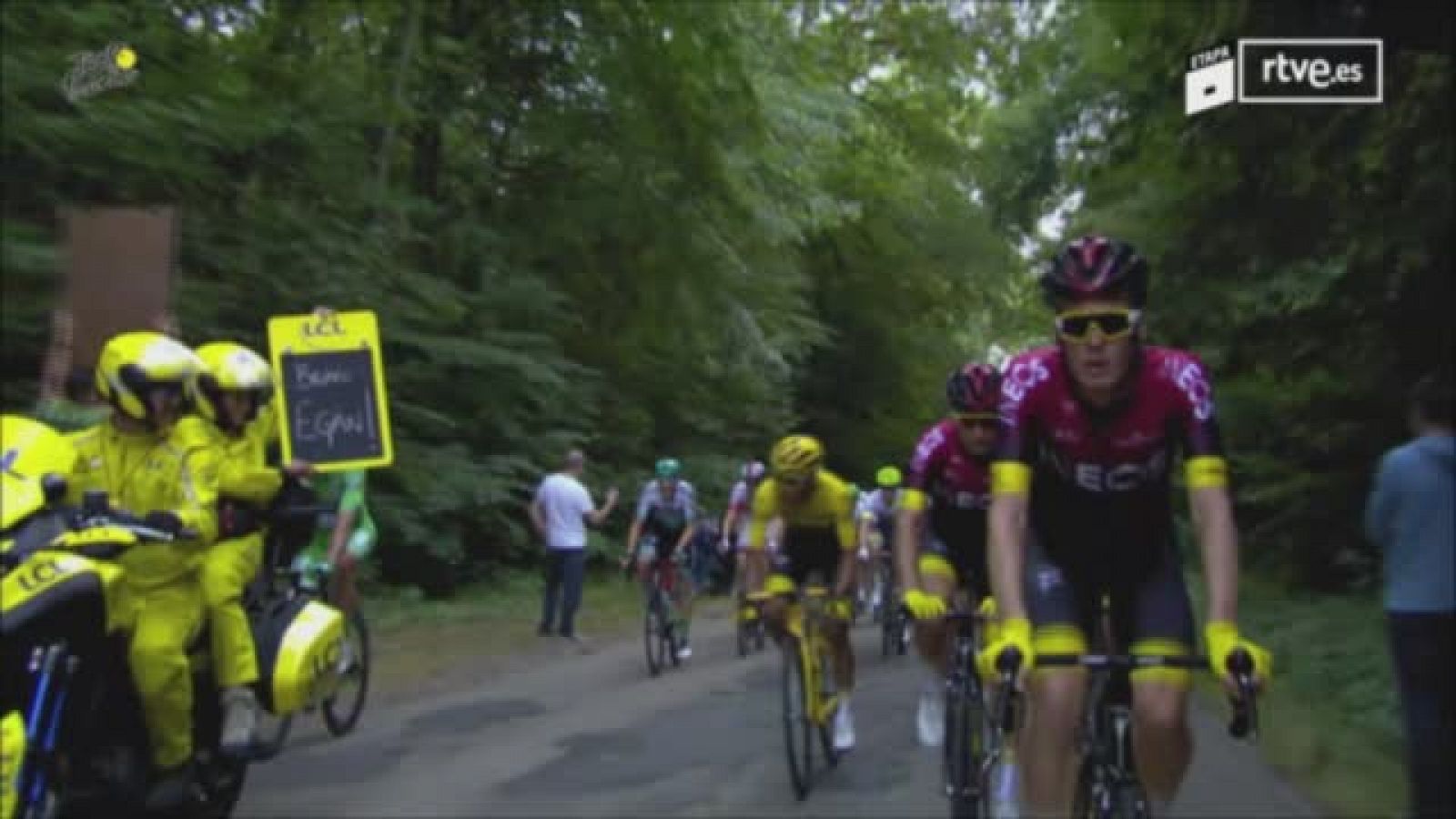 Día inolvidable para Egan Bernal en París.