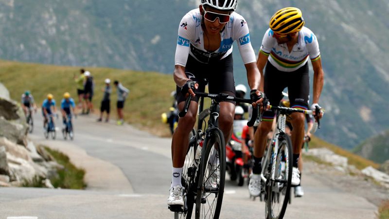 La euforia de toda Colombia por el primer maillot amarillo en el Tour firmado por su nuevo h�roe, Egan Bernal, se traslad� a los Campos El�seos de Par�s, al atardecer, para saludar la entrada de un joven de 22 a�os llamado a marcar una era en el cicl