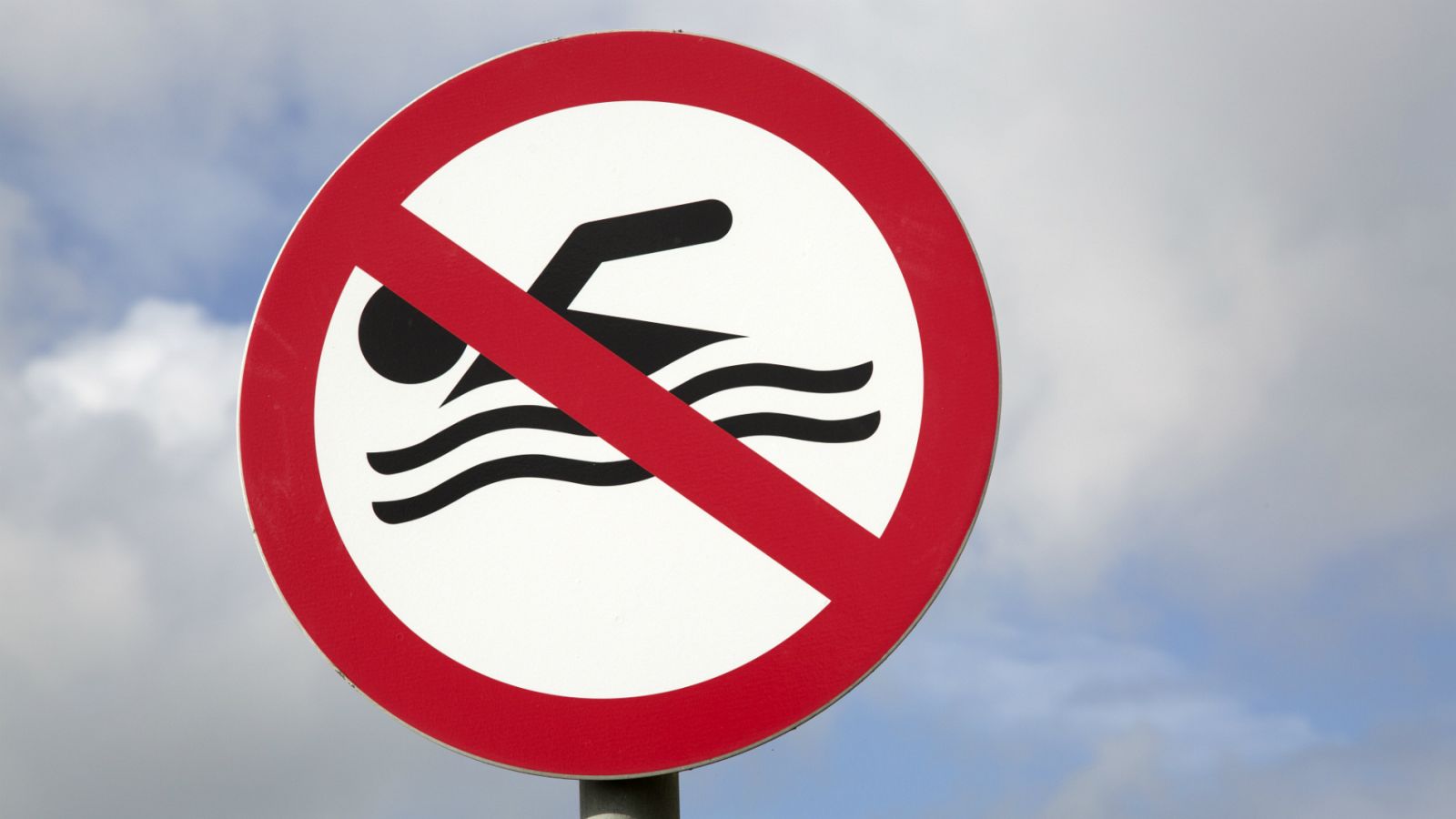 Médicos advierten de los peligros de los saltos en pozas y pantanos