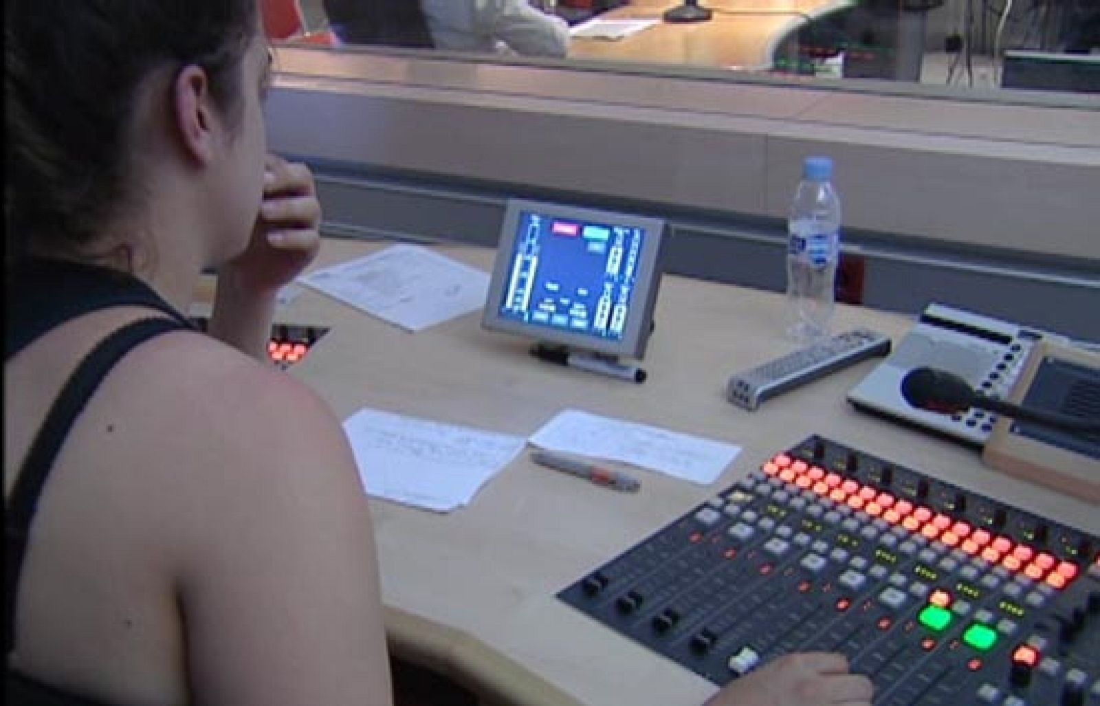 Y lo celebra con 30 horas de radio en directo. Los históricos de la emisora han vuelto a ponerse ante los microfonos para hacer un repaso a los programas de todos estos años.