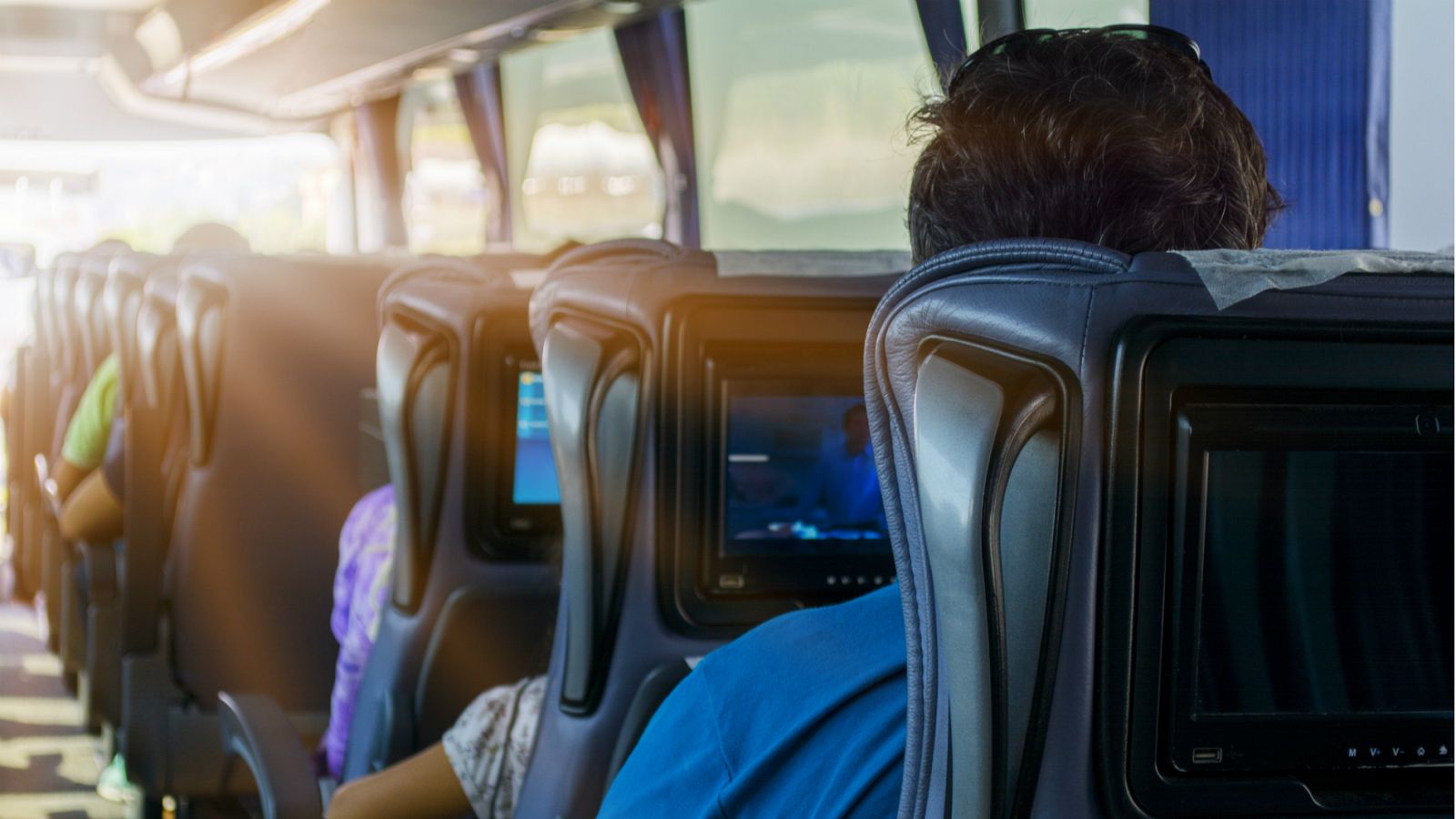 La OCU denuncia que los viajeros pagan un 30% de más por su billete de autobús