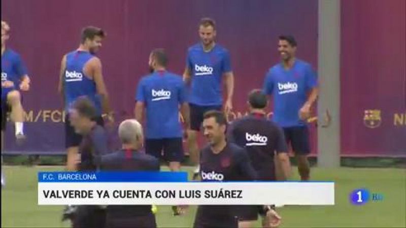 El delantero uruguayo Luis Suárez ha vuelto a la actividad al reincorporarse a los entrenamientos de pretemporada con el Barcelona. Valverde va recuperando efectivos.