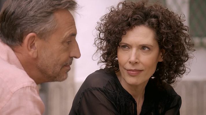 Servir y proteger - Carlos besa a Merche en Servir y Proteger