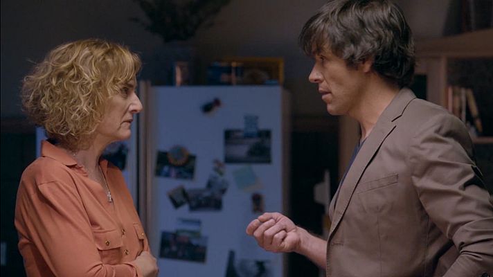 Servir y proteger - Santos Mercader amenaza a Elvira con la venta del Moonlight