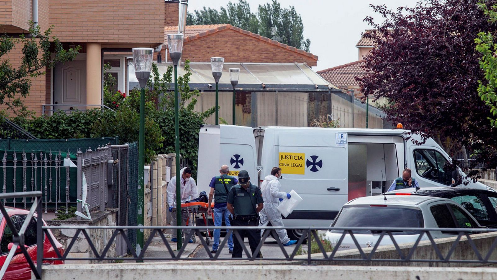 Un hombre ha asesinado presuntamente a su mujer con una escopeta este miércoles en Villagonzalo Pedernales, en Burgos, y después se ha suicidado, según ha confirmado el subdelegado del Gobierno en la provincia, Pedro de la Fuente. El presunto autor t