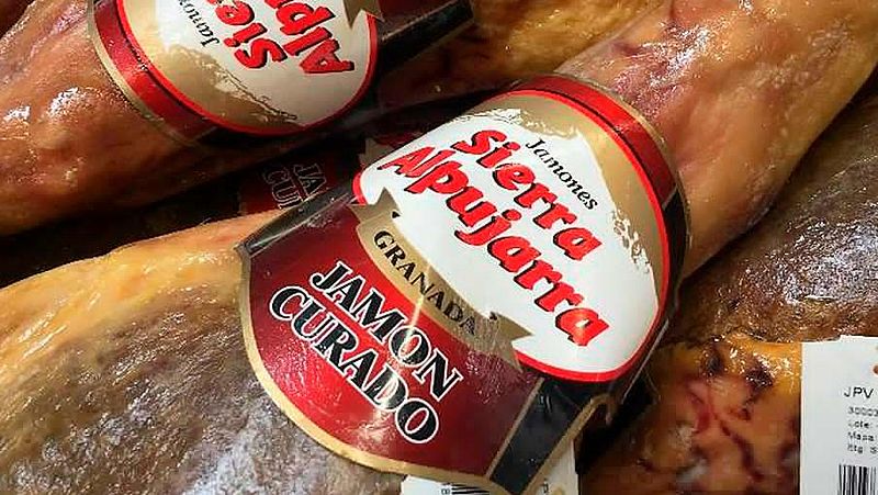Facua denuncia una empresa por etiquetar como jamones de Granada a productos que procedían de Polonia