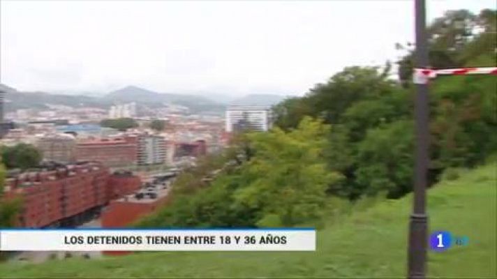 Telediario 1 - Detenidos seis hombres como presuntos autores de una violación múltiple a una joven en Bilbao