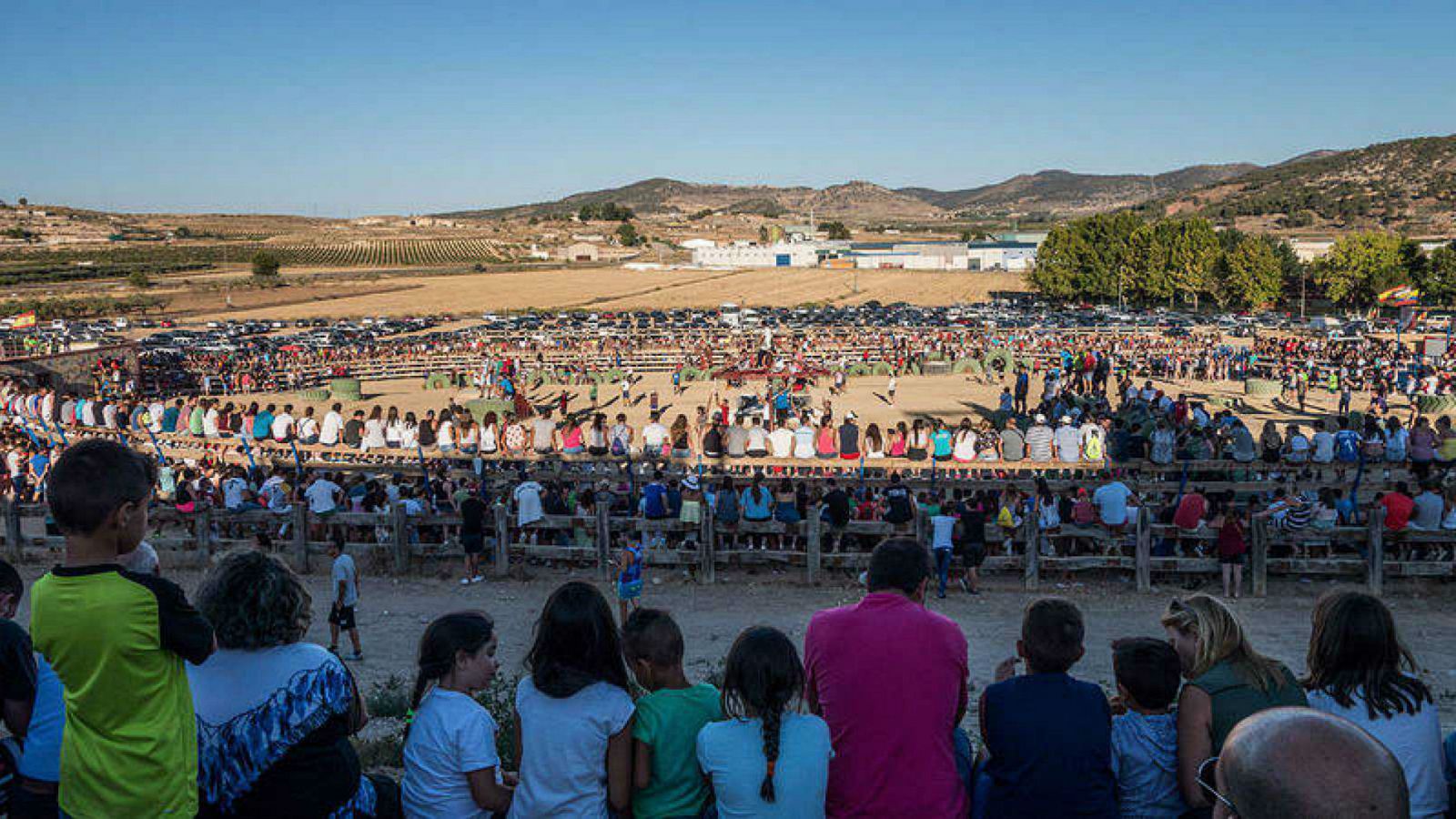 Alicante - Muere un joven por la cornada de una vaquilla en las fiestas de Pinoso - RTVE.es