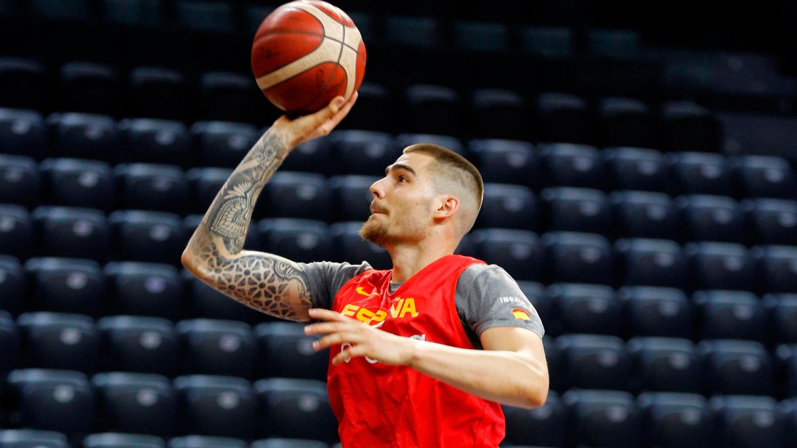 España debuta en la gira de preparación en el nuevo pabellón de Pamplona | Ver