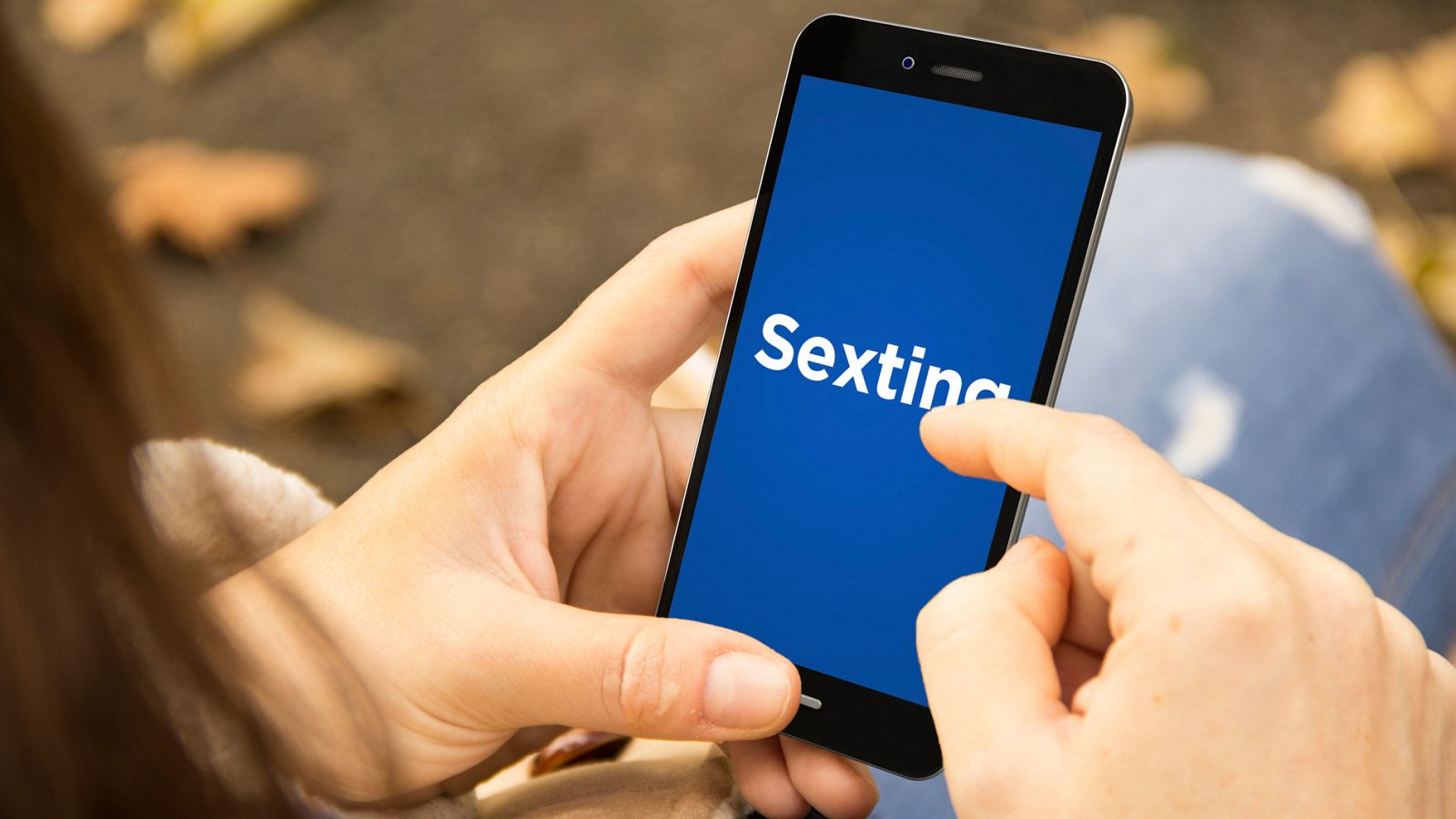 Telediario 1: La Policía y expertos alertan sobre los riesgos del 'sexting' | RTVE Play