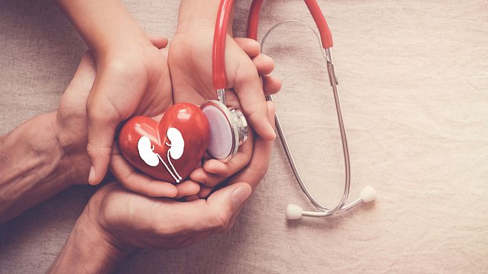 Telediario 1 - El verano, una etapa difícil para los pacientes que sufren insuficiencia renal crónica