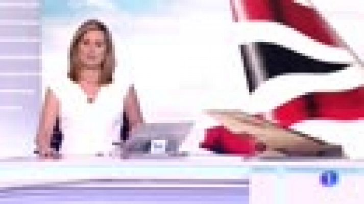 Telediario 1 - Diecinueve heridos leves en el aterrizaje en Valencia de un avión con fuego en un motor