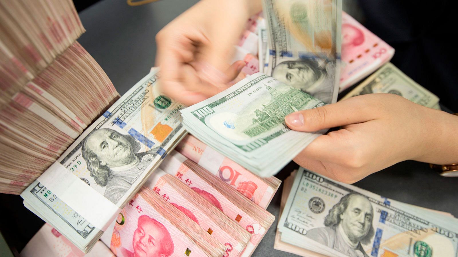 EE.UU. designa a China como país "manipulador de divisas" tras devaluar el yuan 