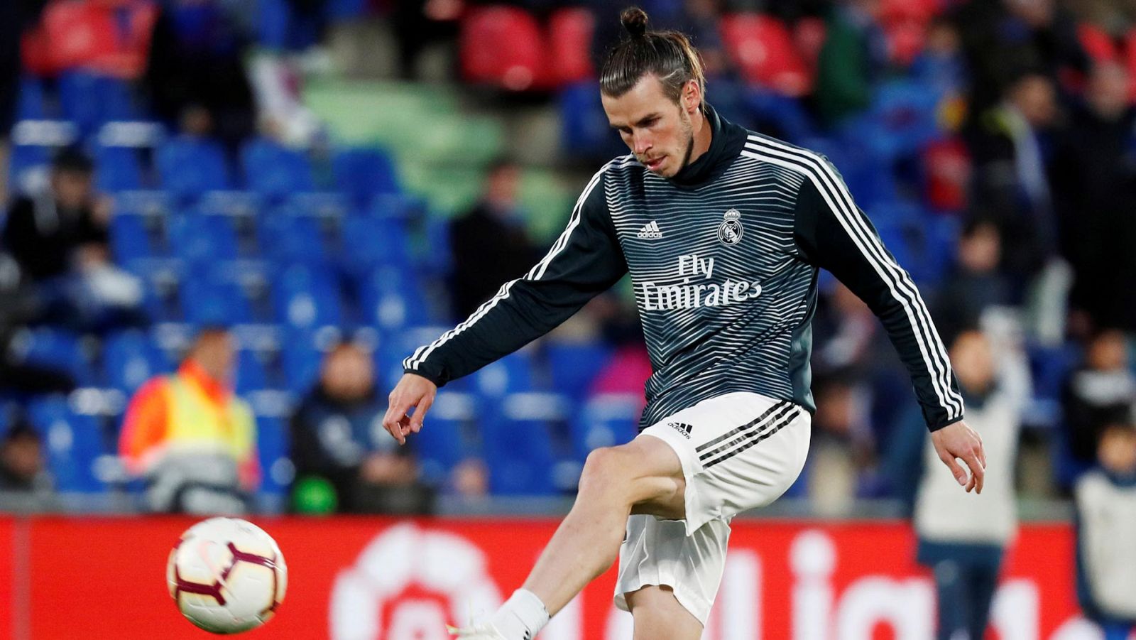 Estrellas del fútbol apartadas por sus equipos