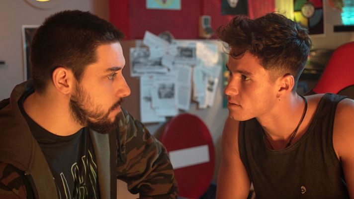 Bajo la red - Mira ya el capítulo 2x01 de 'Bajo la red'