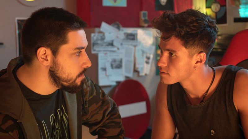 Mira ya el capítulo 2x01 de 'Bajo la red' La cadena de favores sigue funcionando, pero ahora con un nuevo Conseguidor al mando: Irene.