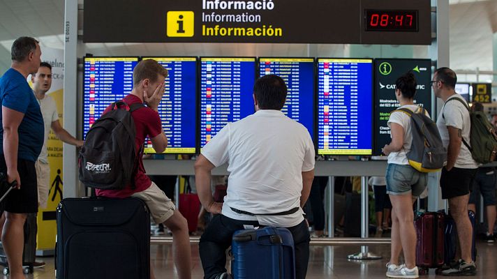 Normalidad en el inicio de la huelga de vigilantes en el aeropuerto Josep Tarradellas - El Prat de Barcelona