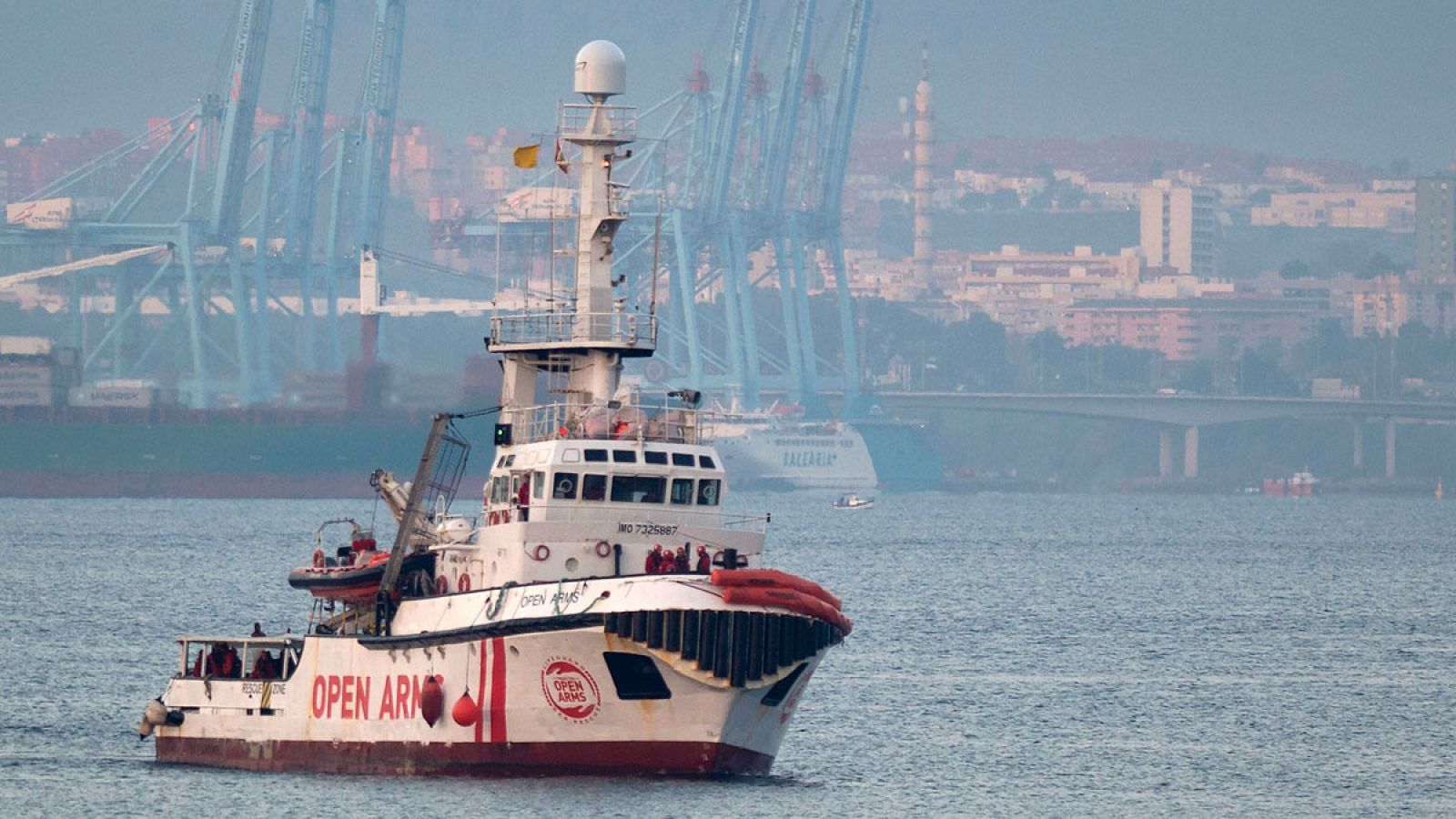 A bordo del Open Arms: El Open Arms rescata a 39 personas más en el Mediterráneo