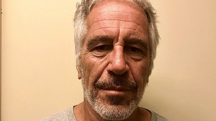 Telediario 1 - El multimillonario Jeffrey Epstein, acusado de abuso sexual, aparece muerto en su celda