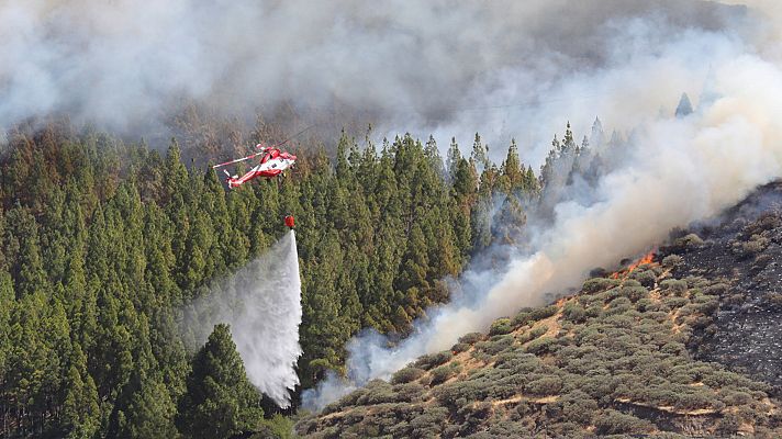 Fuera de control el incendio de Artenara en Gran Canaria