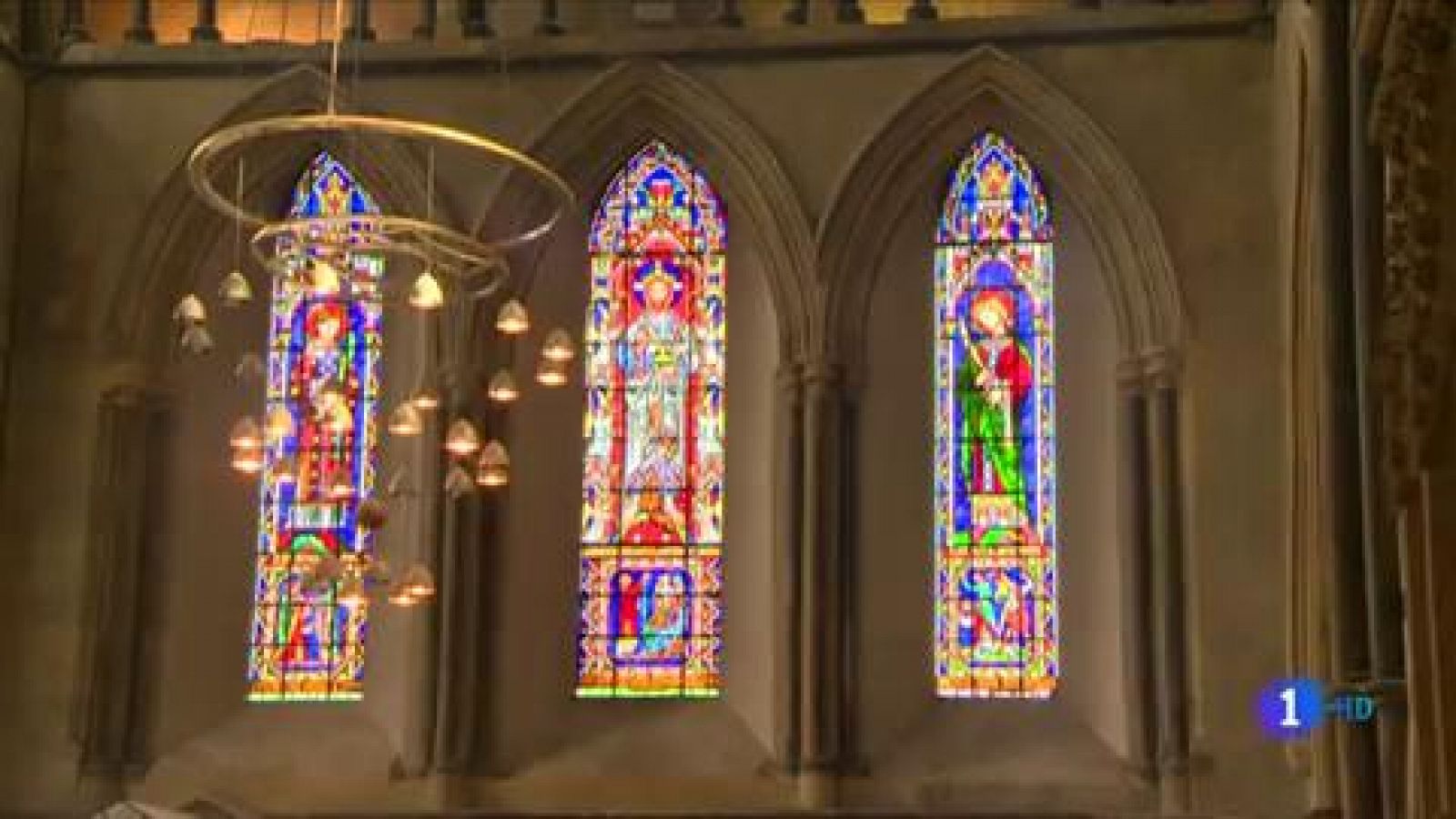 En una iniciativa inaudita, la catedral inglesa de Rochester ha cambiado sus banos por un campo de minigolf.