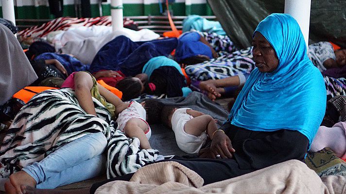 El Open Arms logra evacuar a otras nueve personas mientras espera un puerto seguro