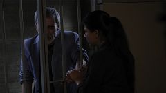 Servir y Proteger - Nacha visita a Elías al calabozo