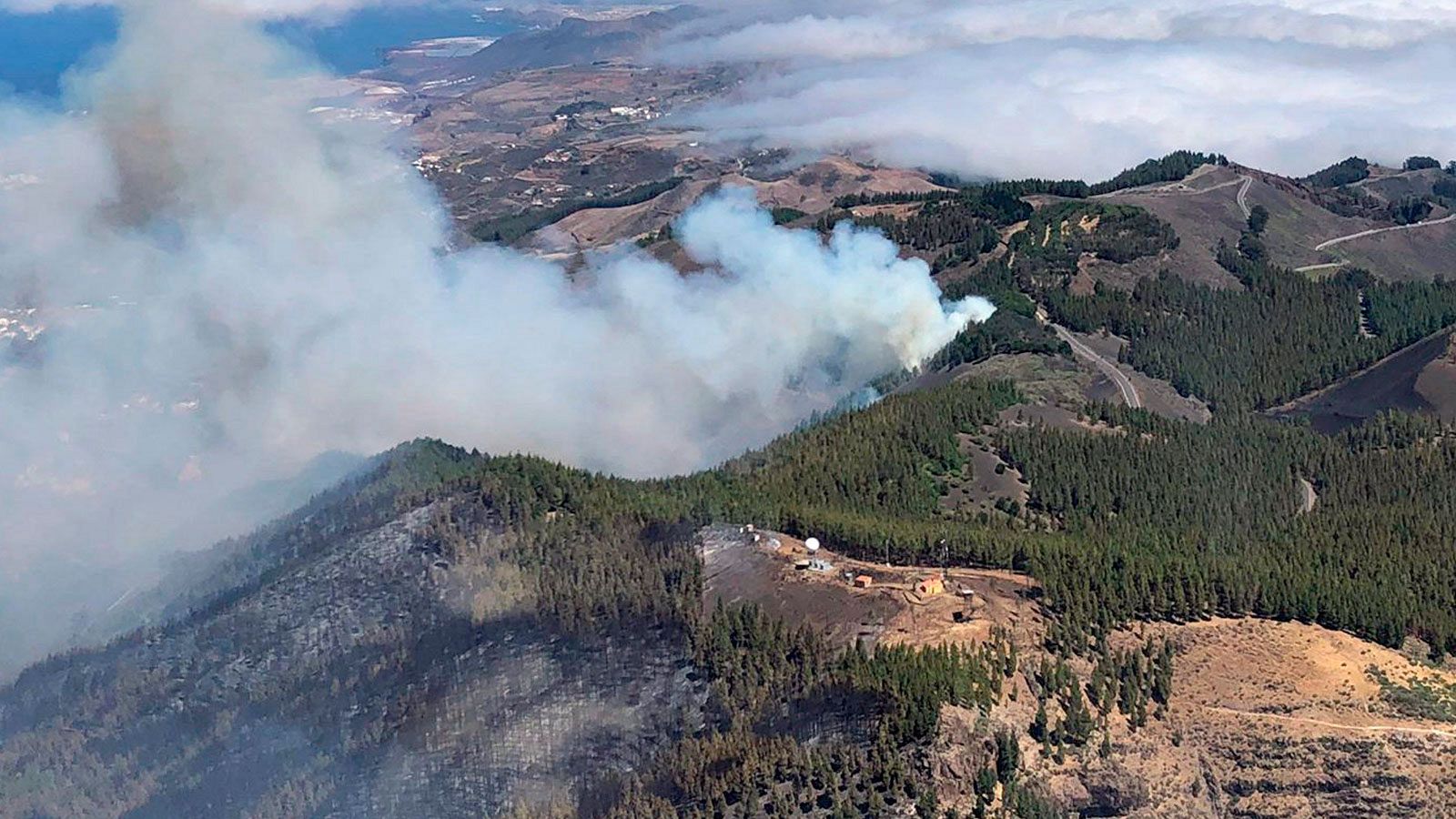 El incendio de Gran Canaria sigue sin control y afecta ya a 1.500 hectáreas