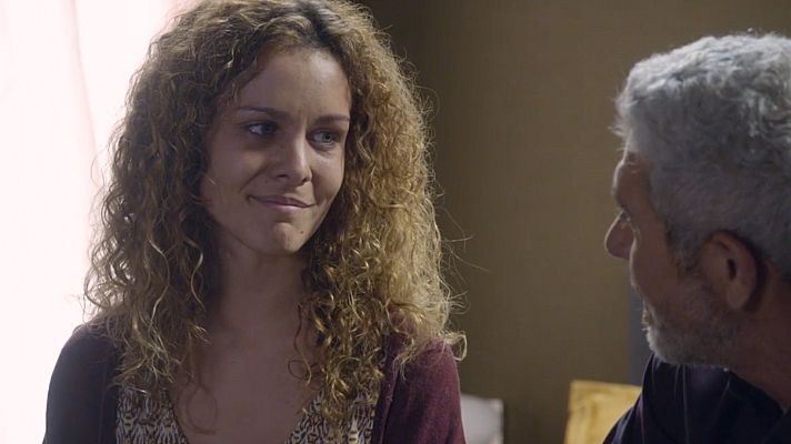 Servir y proteger - Sandra le cuenta un secreto a Quintero