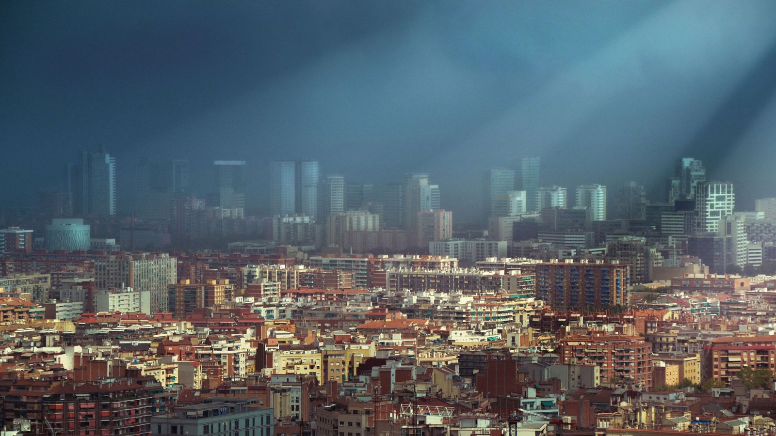 Probabilidad de chubascos y tormentas localmente fuertes en Cataluña - ver ahora