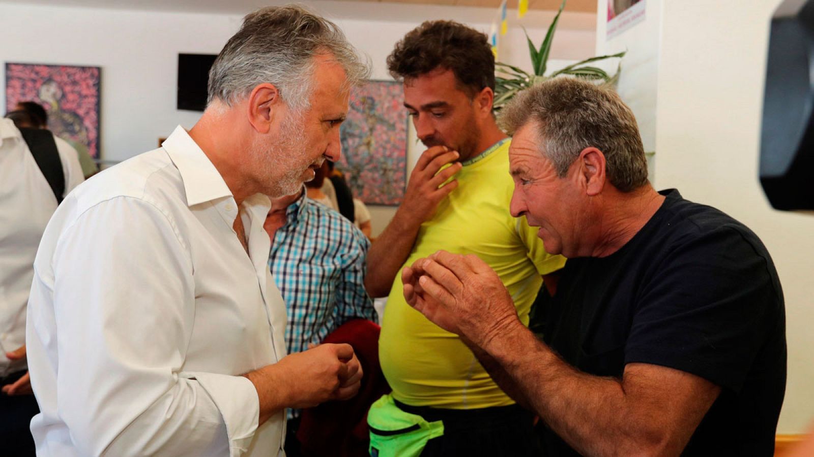 "Salimos con lo puesto", explican los desalojados del incendio en Gran Canaria | Ver