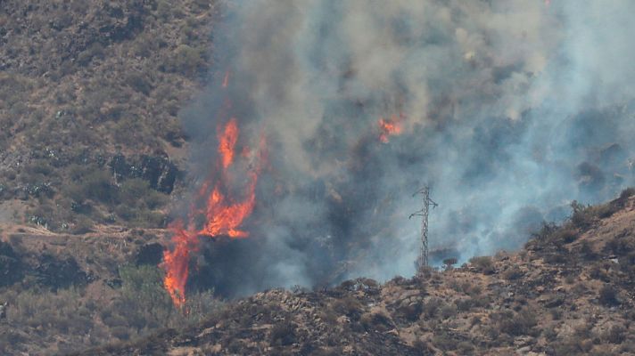 Telediario 1 - Uno de los flancos del incendio en Gran Canaria sigue sin control