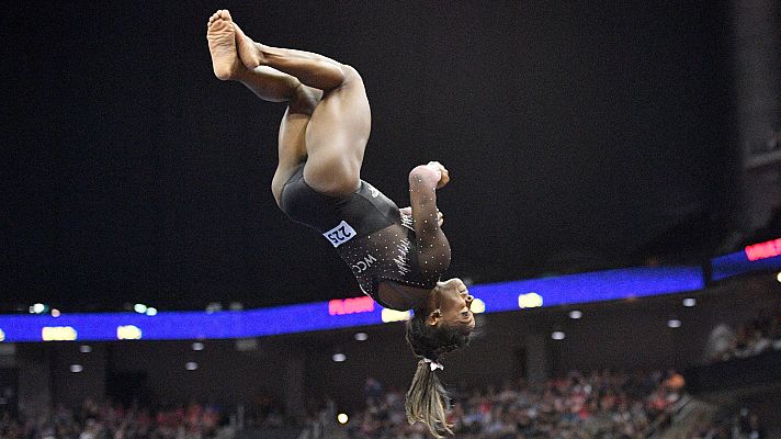 Telediario 1 - Simone Biles asombra al mundo con un salto inédito