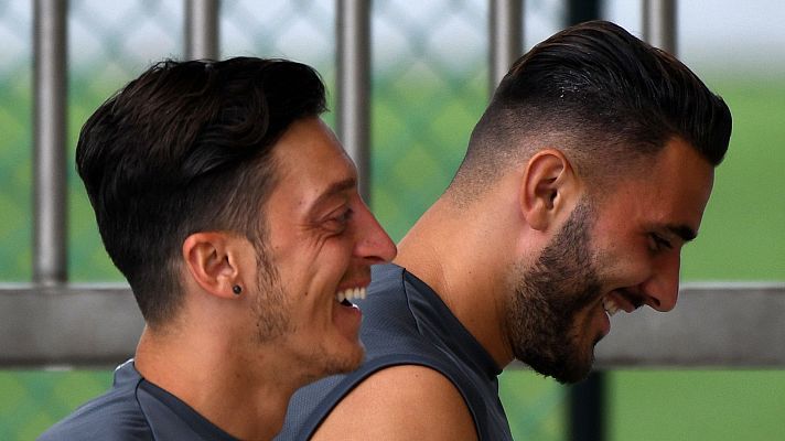 Telediario 1 - El suceso de Özil y Kolasinac, envuelto en misterio