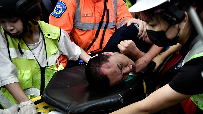 Las protestas paralizan el aeropuerto de Hong Kong por segundo día consecutivo