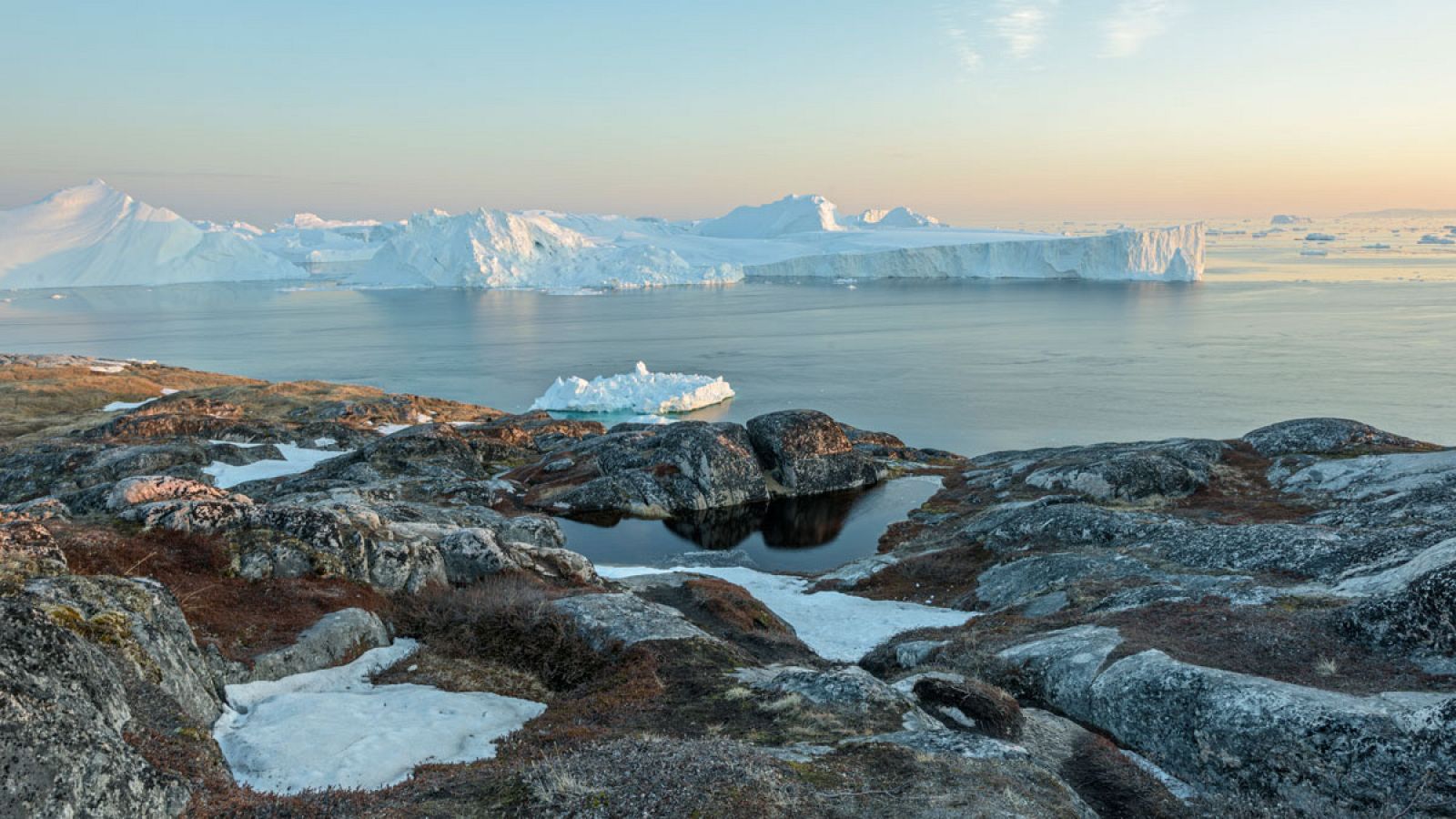 Telediario 1: Los microplásticos también se están acumulando en el hielo del Ártico | RTVE Play