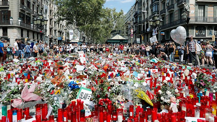 Barcelona conmemora los atentados con los acusados, a los que no se les imputa por asesinato, pendientes de juicio