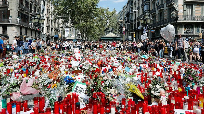Barcelona conmemora los atentados con los acusados, a los que no se les imputa por asesinato, pendientes de juicio