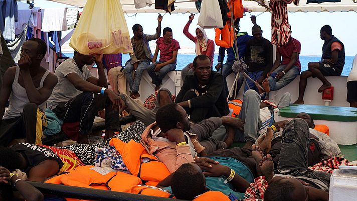 Telediario 1 - Resignación a bordo del Open Arms: "No tienes elección, sólo tener paciencia y ya veremos qué sucede"