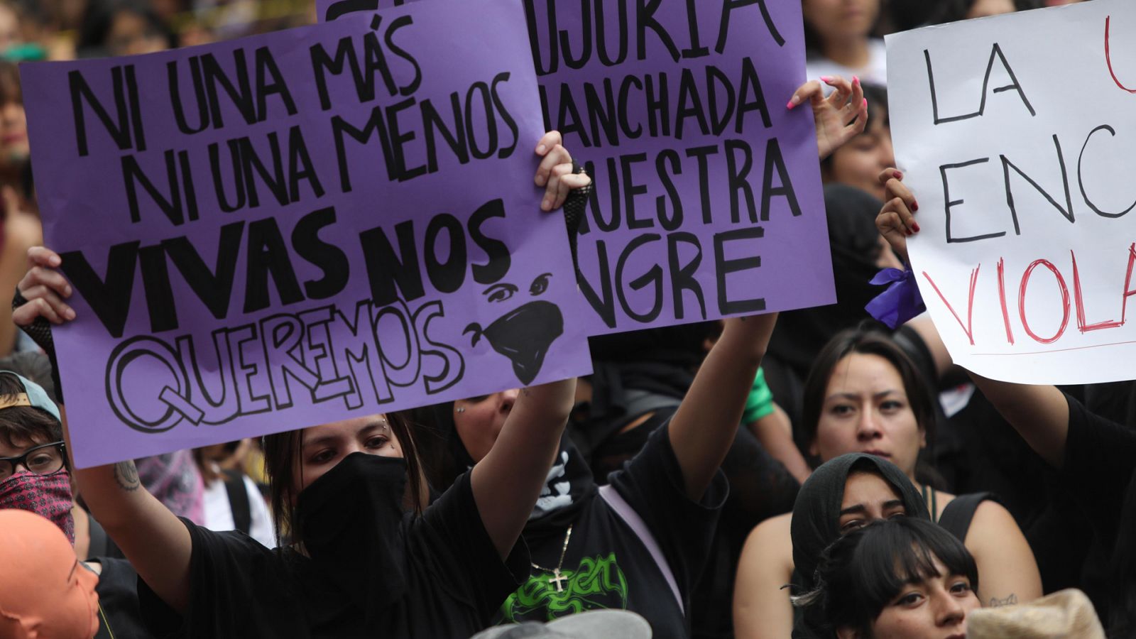 Telediario 1: Miles de mujeres se manifiestan en México para denunciar las agresiones sexuales | RTVE Play