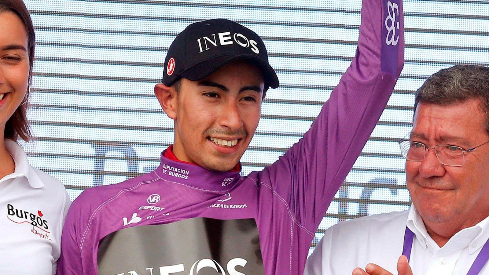 Sosa entra triunfal en las Lagunas de Neila y gana la Vuelta a Burgos