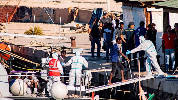 Telediario 1 - Italia permite que desembarquen los 27 menores no acompañados del Open Arms