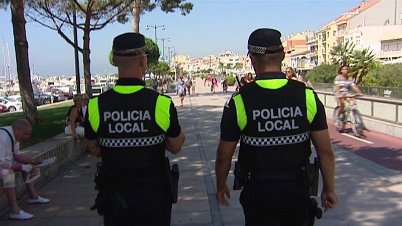 La policía local de Cambrils ha incrementado las medidas de autoprotección tras los atentados de hace dos años