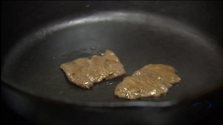 Telediario 1 - Un laboratorio israelí crea filetes de ternera a partir de células madre de una vaca viva