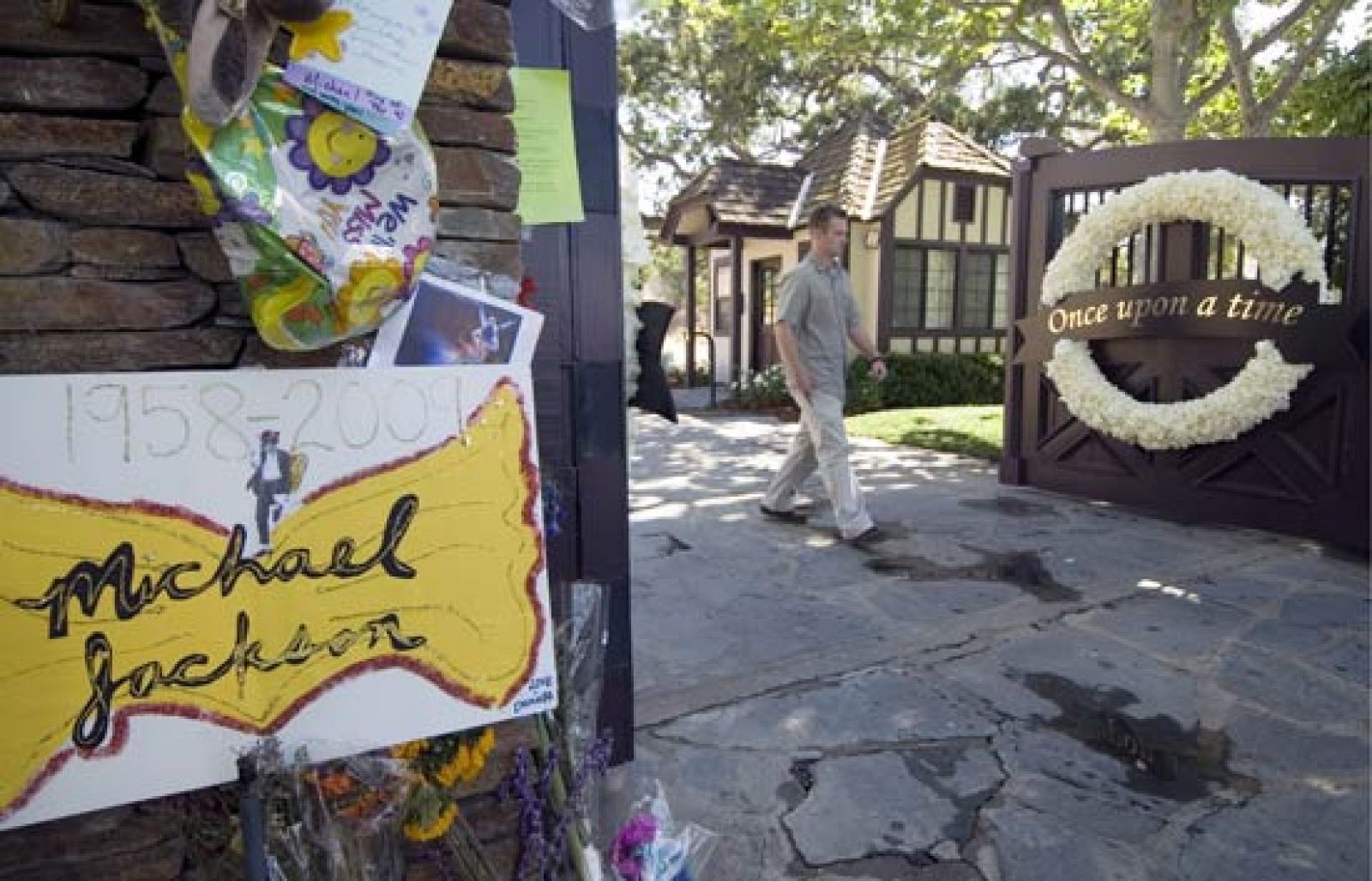 En Los Ángeles toda la atención se concentra en la casa de los padres de Michael Jackson | Ver