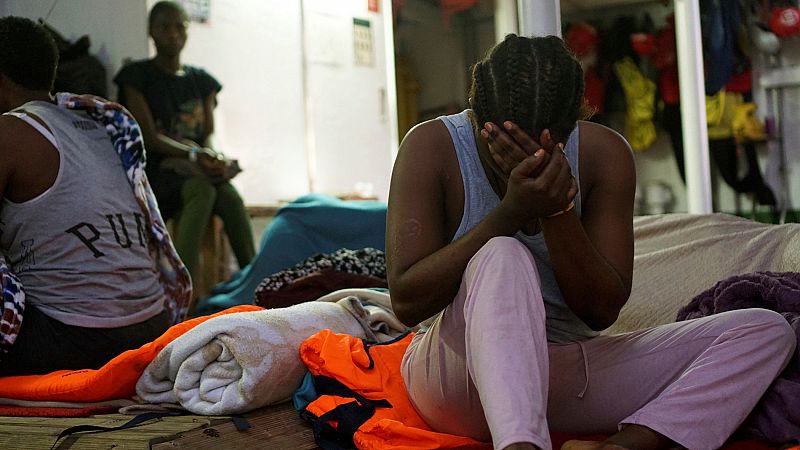 El Open Arms insiste en el desembarco de los 107 migrantes en el puerto de Lampedusa